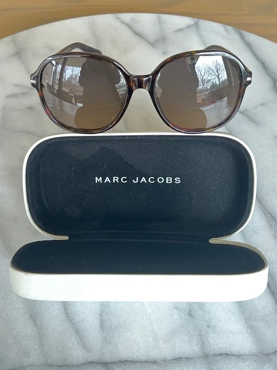 Authentic Marc Jacob’s Sunglasses - Picture 6 of 6